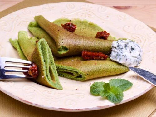 lietiniai-blynai-su-spinatais-ir-pilno-grudo-miltais