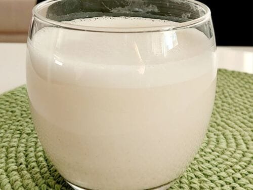 saldus-migdolu-pienas-su-datulemis-ir-vanile