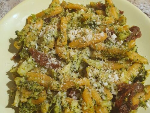 viso-grudo-makaronai-su-pomidorais-ir-kitomis-darzovemis