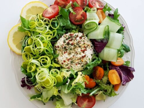 Lapines-salotos-su-pomidorais-ir-cesnakine-varske