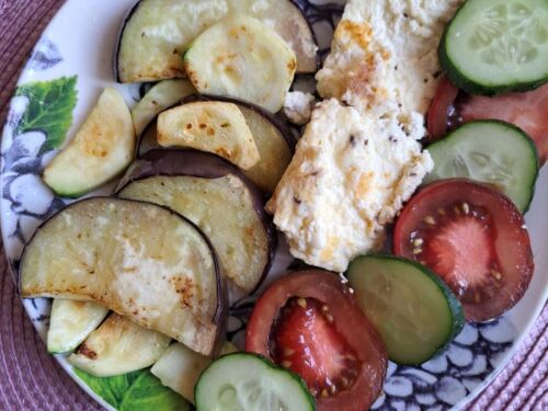 Orkaiteje-keptas-baklazanas-su-cesnaku