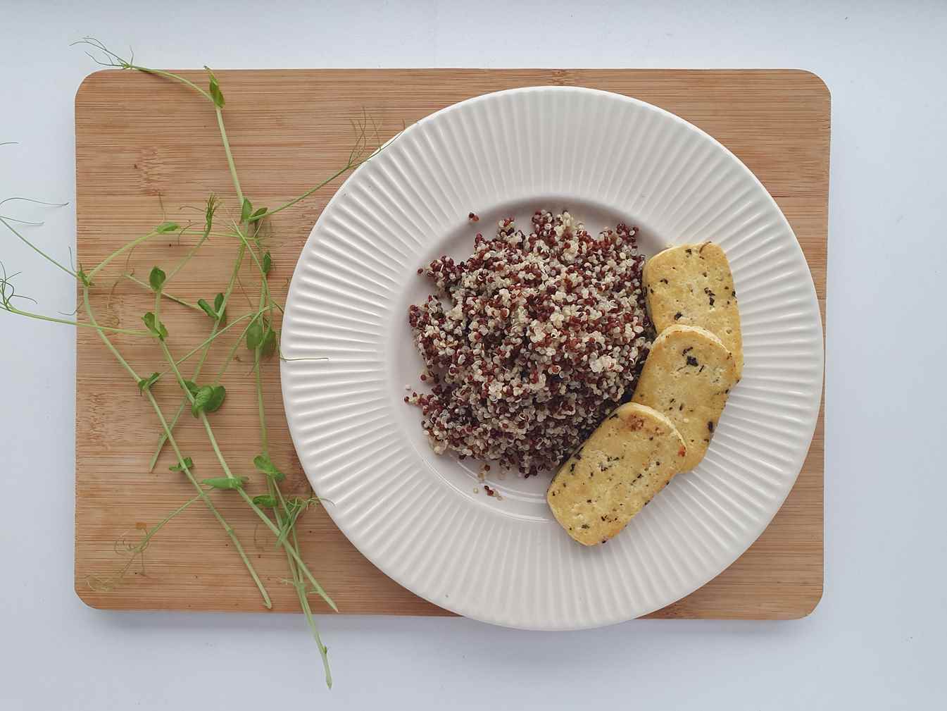 Bolivinės balandos košė su tofu (sojos pieno sūriu)