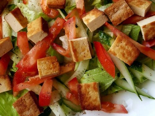 Salotos su tofu sūriu