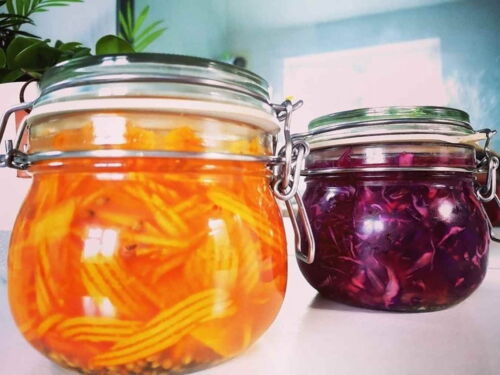 Natūraliose sultyse fermentuotos daržovės