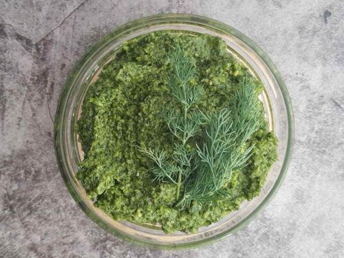 Krapų ir petražolių naminis pesto
