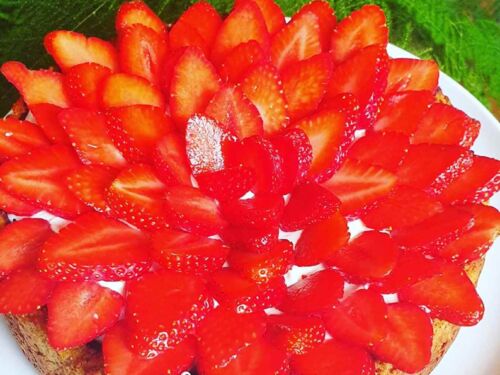 Gaivas jogurtinis braškių tortas iš avinžirnių, migdolų