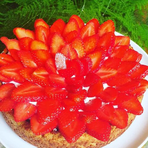 Gaivas jogurtinis braškių tortas iš avinžirnių, migdolų