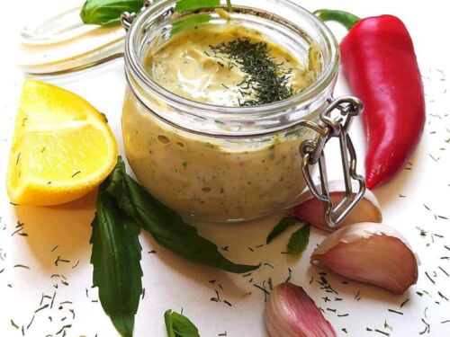 Augalinis majonezas iš šilkinio tofu, gardintas raudonojo vyno actu, krapais ir čili