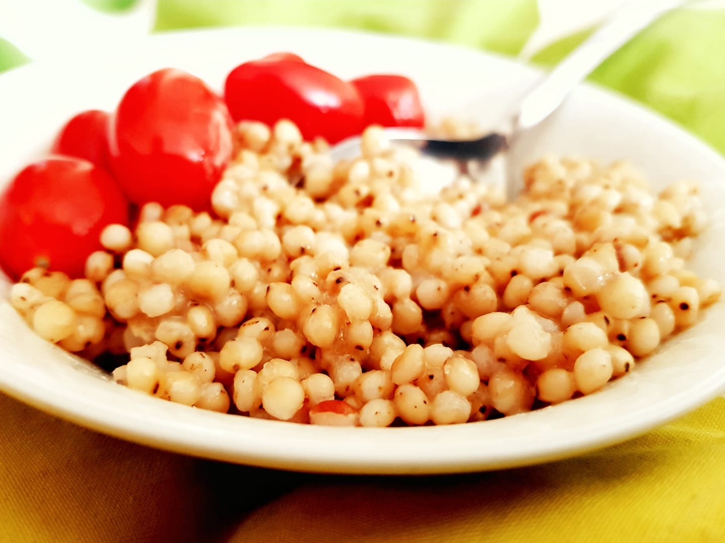 sorgo-kruopu-kose-su-tahini-pasta