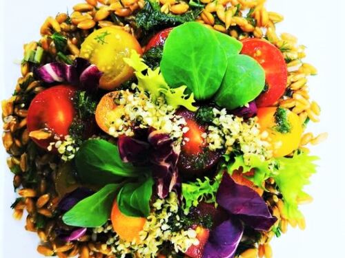 avizu-kose-su-pomidoru-salotomis