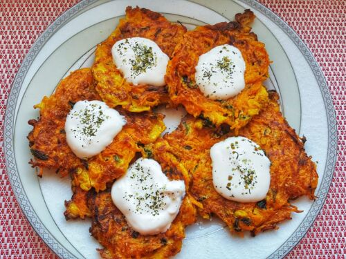 sviestinio-moliugo-blynai-su-kiausiniai-ir-avizu-selenomis