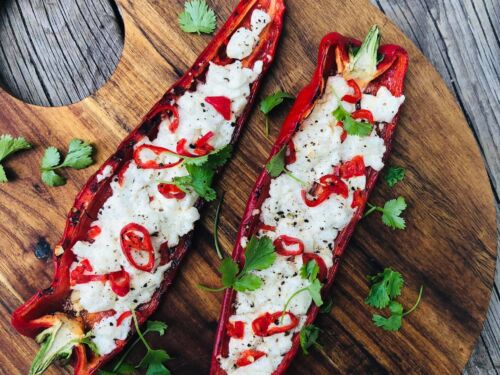 grilyje-keptos-paprikos-idarytos-feta-suriu