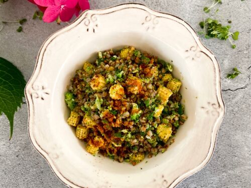 grikiai-su-keptu-brokoliu-kukuruzu-burbuolemis