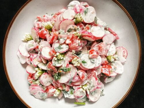 ridikeliu-ir-pomidoro-su-meskiniu-cesnaku-salotos