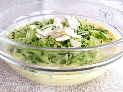 kefyro-sriuba-su-agurku-ir-migdolais