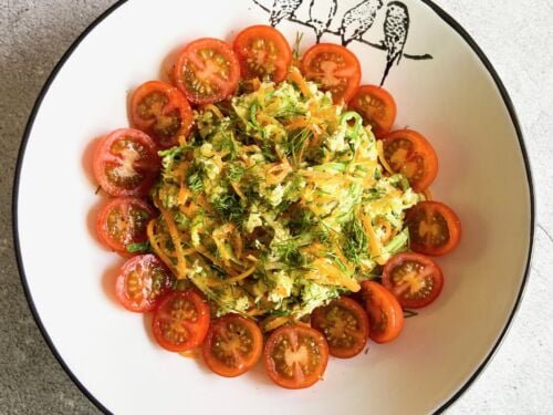 kiausiniene-su-cukiniju-ir-morku-siaudeliais-gardinta-krapais