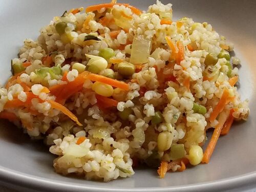 miezine-kose-su-morkomis-svogunais-ir-daigintomis-pupuolemis