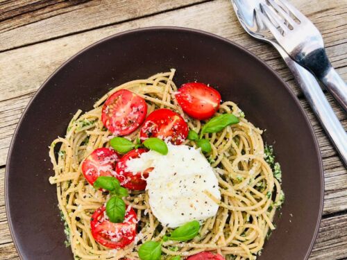 viso-grudo-makaronai-su-baziliku-pesto