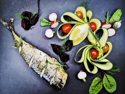 skumbre-su-burokeliais-ir-cukinijomis