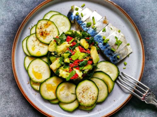 skumbre-su-cukinija-ir-pomidorais