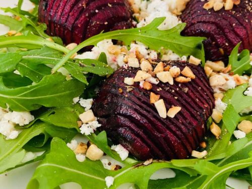 salotos-su-fetos-suriu-ir-burokeliais