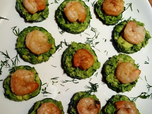 agurko-uzkandis-su-avokado-kremu-ir-keptomis-krevetemis