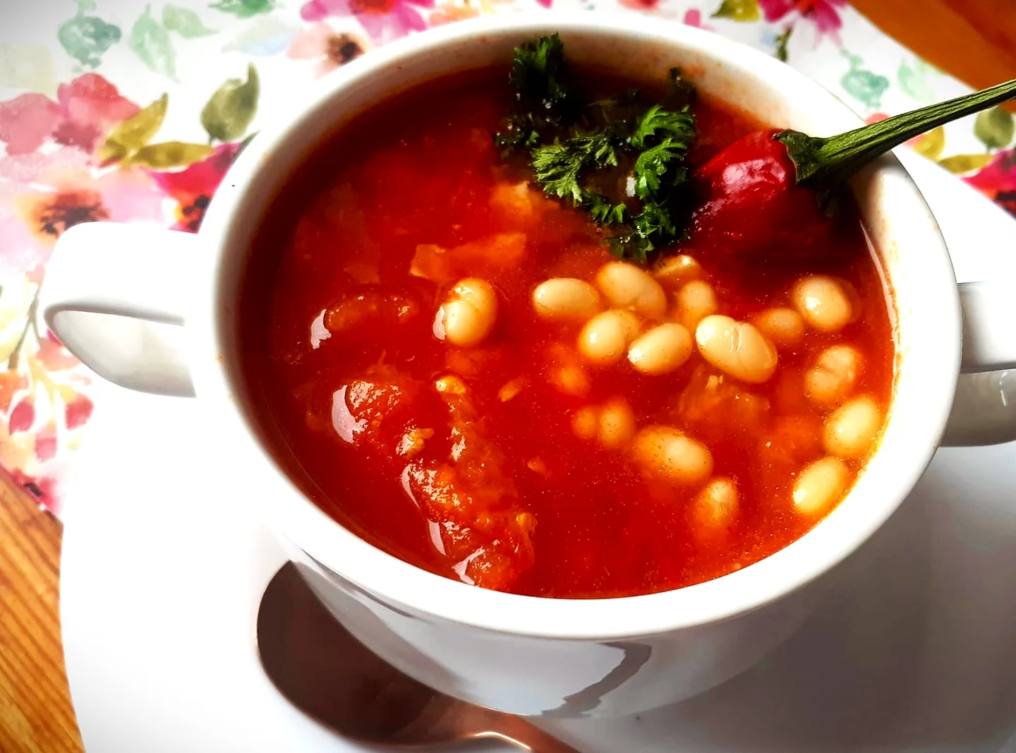 stri-pomidorine-sriuba-su-pupelemis-ir-morkomis