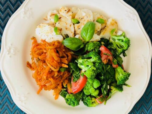 keptuveje-kepta-menke-su-kepintomis-morkomis-ir-svogunais