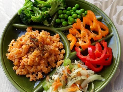 virti-raudonieji-lesiai-su-troskintomis-darzovemis