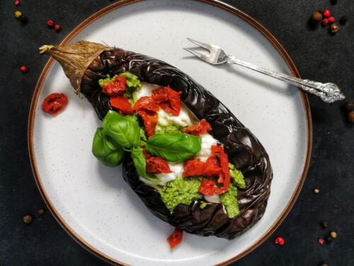 _Baklazanas-idarytas-mocarela-pagardintas-dziovintais-pomidorais-ir-pesto