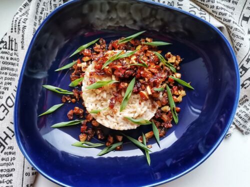 Avizu-kruopu-kose-su-migdolais-svogunu-ir-sojos-padazu