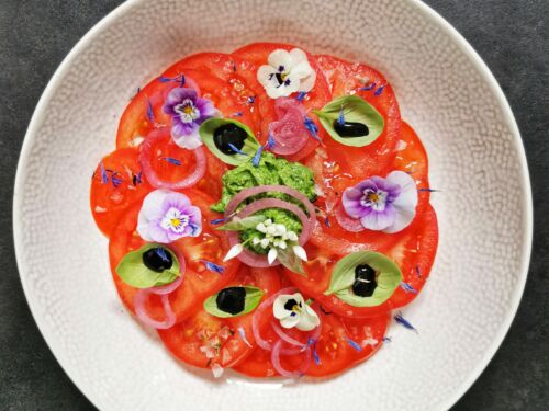 Pomidoru-salotos-su-meskinio-cesnako-pesto