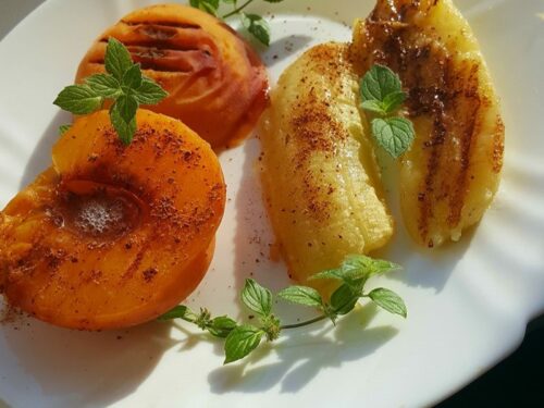 Desertas-grilyje-persikai-ir-bananai-su-cinamonu
