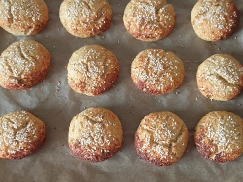 kalafijoro-bandeles-su-kokosu-ir-migdolu-miltais