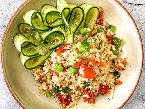 Kalafioro-ryziai-su-kiausiniu-ir-dziovintais-pomidorais