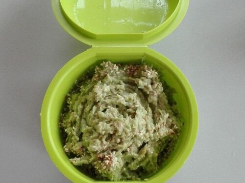 Avokadu-ir-rabarbaru-uztepele-su-cesnaku