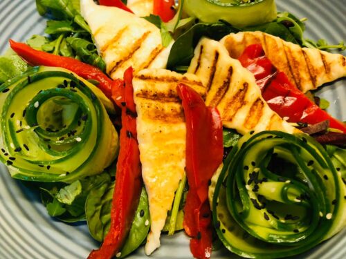 Haloumi-suris-su-agurkais-ir-paprika