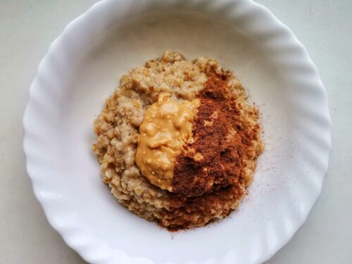 Kapotos-avizos-su-riesutu-sviesu-ir-cinamonu