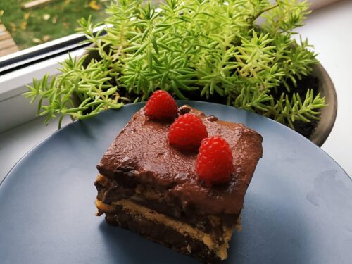 Kakavinis-bananu-ir-sausainiu-desertas