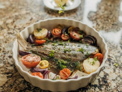 Orkaiteje-kepta-pleksne-su-pomidorais-ir-pastarnokais