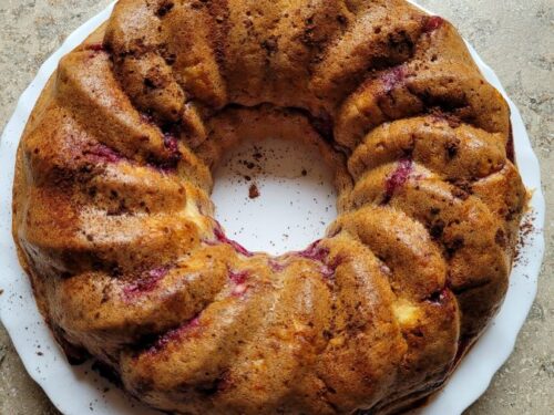 Kokosu-pieno-pyragas-su-varske-ir-avietemis