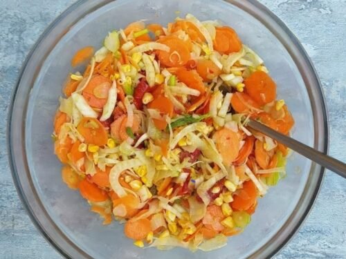 Pankolio-morku-ir-sauleje-dziovintu-pomidoru-salotos