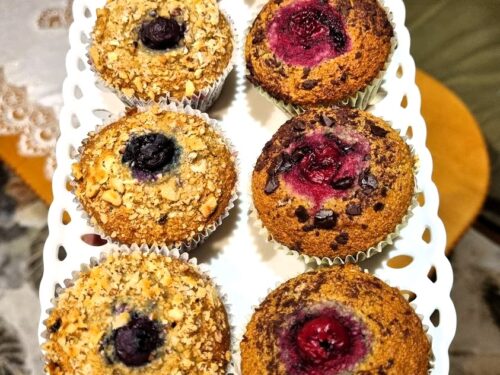 Bananiniai-keksiukai-is-avinzirniu-ir-kokosu-miltu