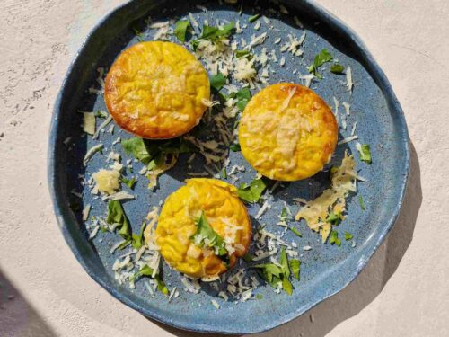 Varškės ir kiaušinių keksiukai be miltų sūri versija