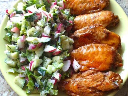 Vistienos-sparneliai-su-ridikeliu-salotomis