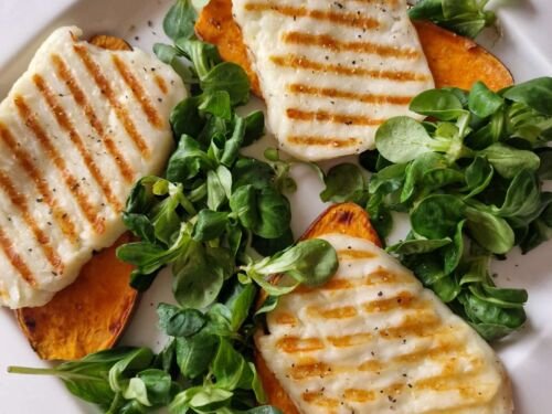 Halloumi-suris-su-saldzia-bulve-bei-sultenemis