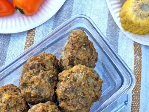 Jautienos-kotletai-su-darzovemis-kepti-orkaiteje