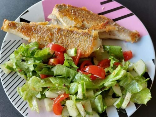 Keptas-ezero-eserys-su-darzoviu-salotomis