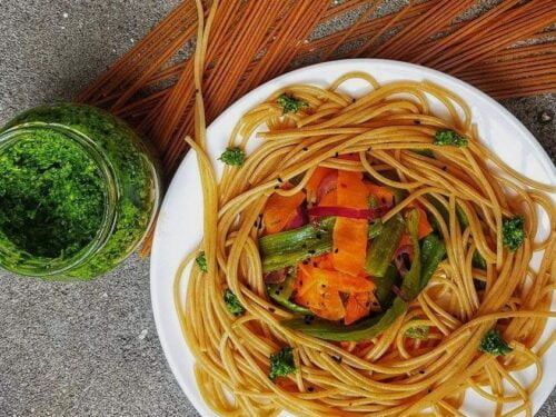Spageti-makaronai-su-naminiu-pesto-padazu