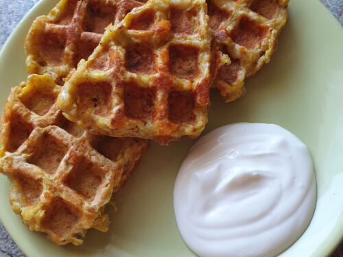 Cukiniju-vafliukai-su-viso-grudo-daliu-speltos-miltais-ir-suriu